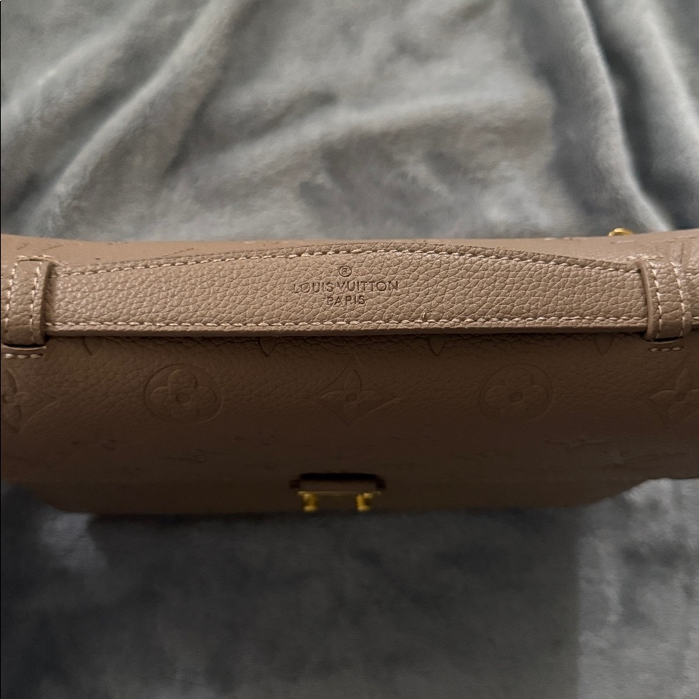 Monogram Crossbody Fashion Bag - Picture 4 of 9